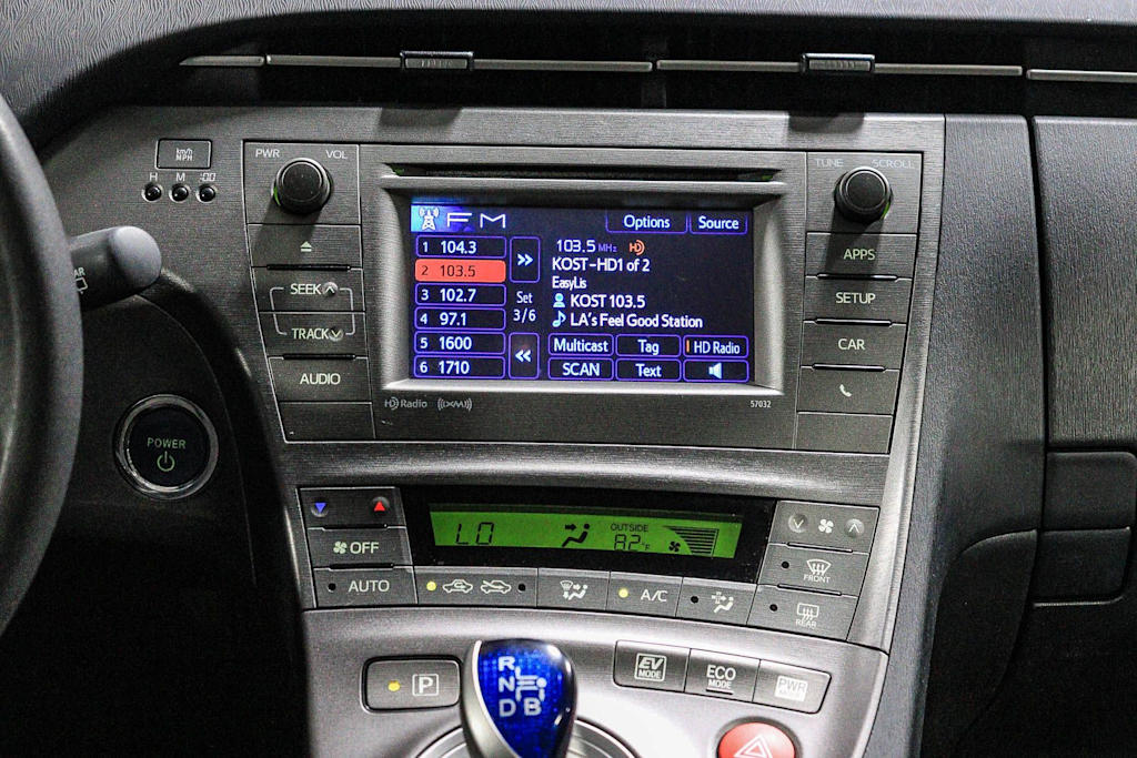 Thumbnail: 2015 Toyota Prius - 13
