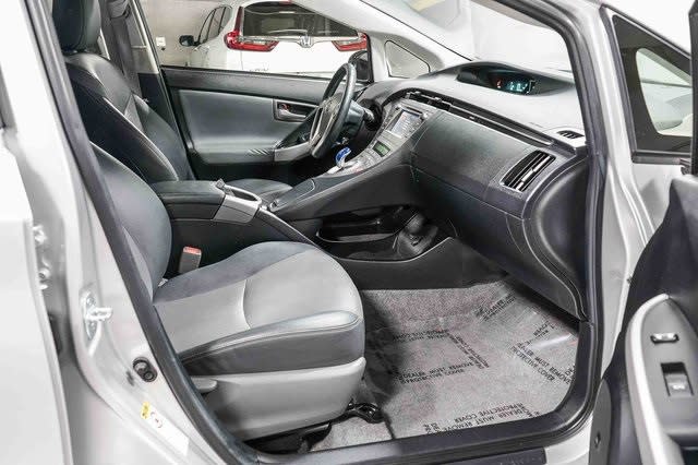 Thumbnail: 2015 Toyota Prius - 10