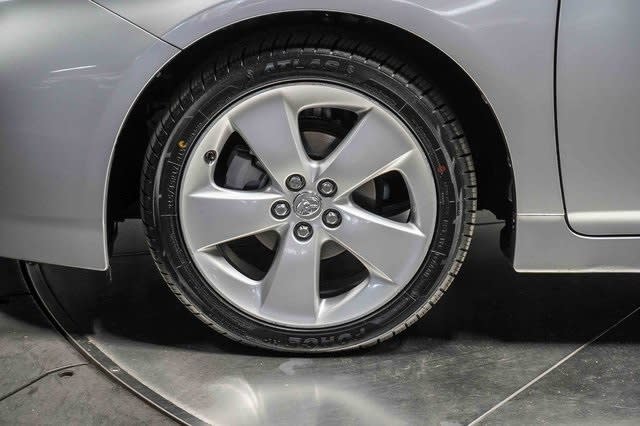 Thumbnail: 2015 Toyota Prius - 7