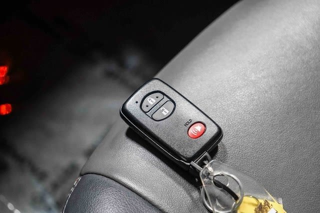 Thumbnail: 2015 Toyota Prius - 18