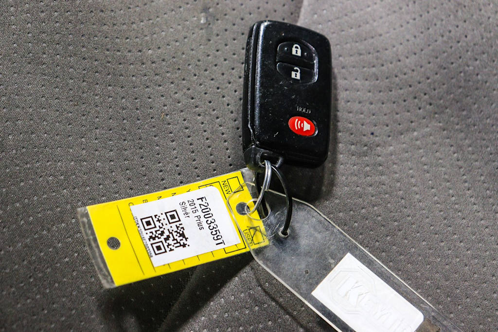 Thumbnail: 2015 Toyota Prius - 17