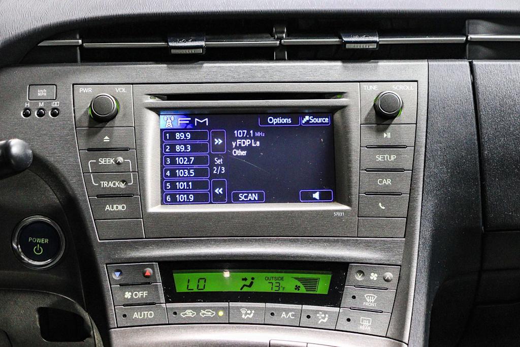 Thumbnail: 2015 Toyota Prius - 14