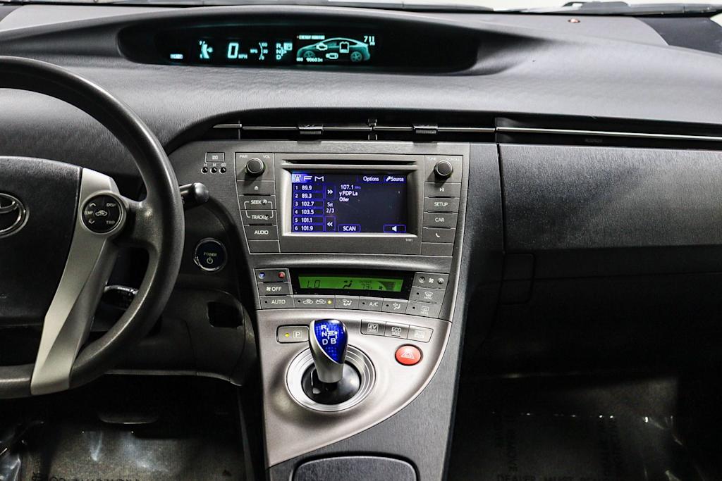 Thumbnail: 2015 Toyota Prius - 9