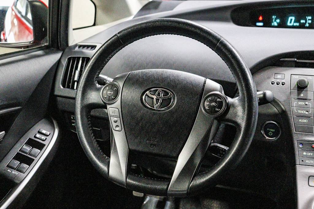 Thumbnail: 2015 Toyota Prius - 13