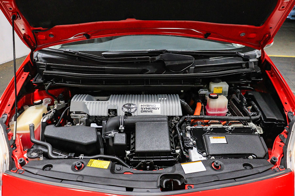 Thumbnail: 2015 Toyota Prius - 8