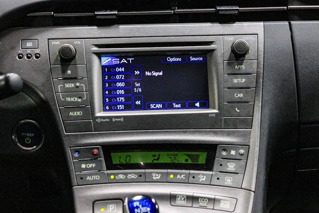 Thumbnail: 2015 Toyota Prius - 14