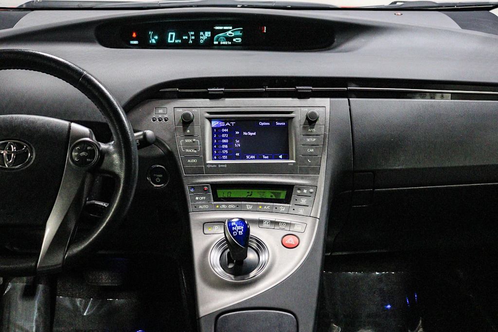 Thumbnail: 2015 Toyota Prius - 9
