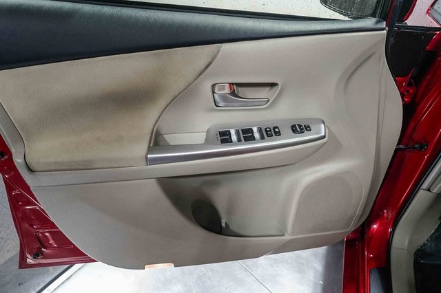 Thumbnail: 2013 Toyota Prius v - 23