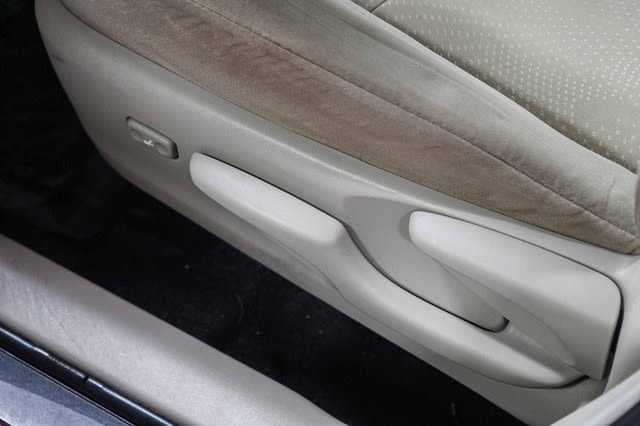 Thumbnail: 2013 Toyota Prius v - 24