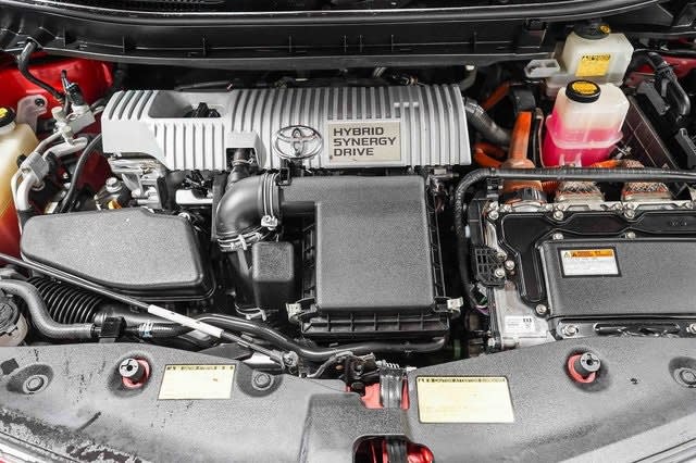 Thumbnail: 2013 Toyota Prius v - 8