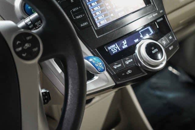 Thumbnail: 2013 Toyota Prius v - 25