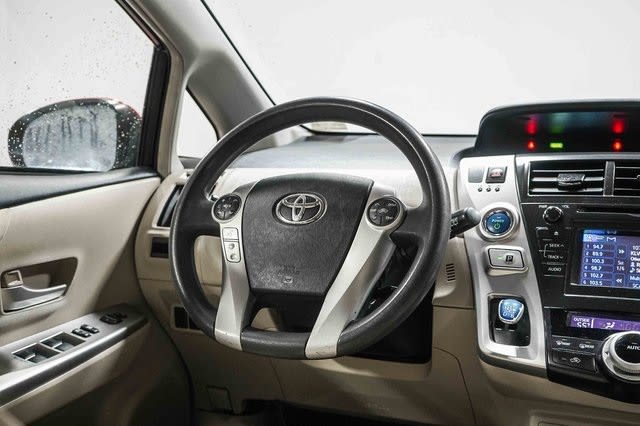 Thumbnail: 2013 Toyota Prius v - 13