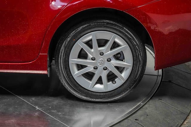 Thumbnail: 2013 Toyota Prius v - 21