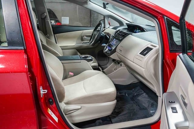 Thumbnail: 2013 Toyota Prius v - 10