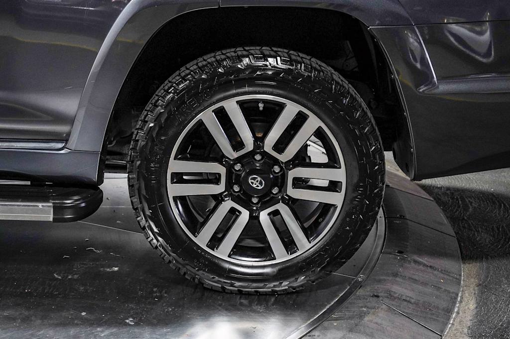 Thumbnail: 2018 Toyota 4Runner - 23