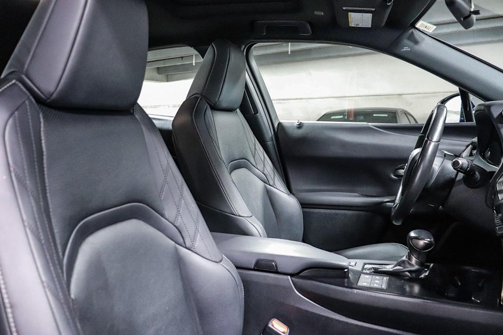 Thumbnail: 2023 Lexus UX - 9
