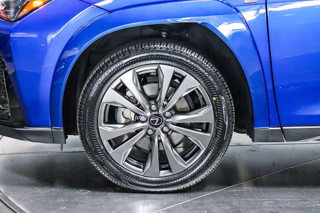 Thumbnail: 2023 Lexus UX - 6