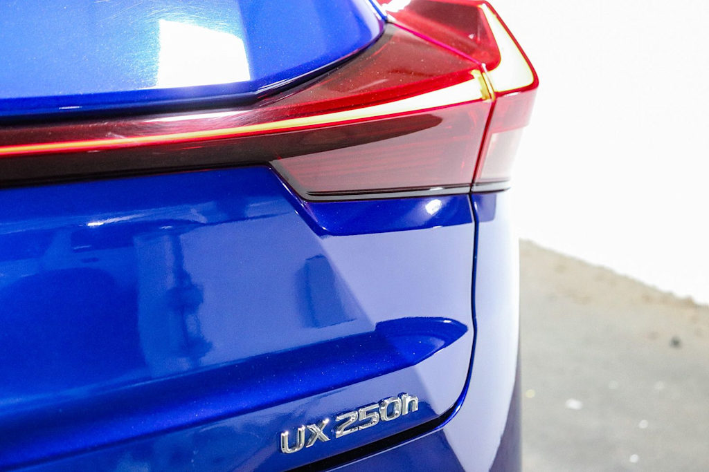Thumbnail: 2023 Lexus UX - 24