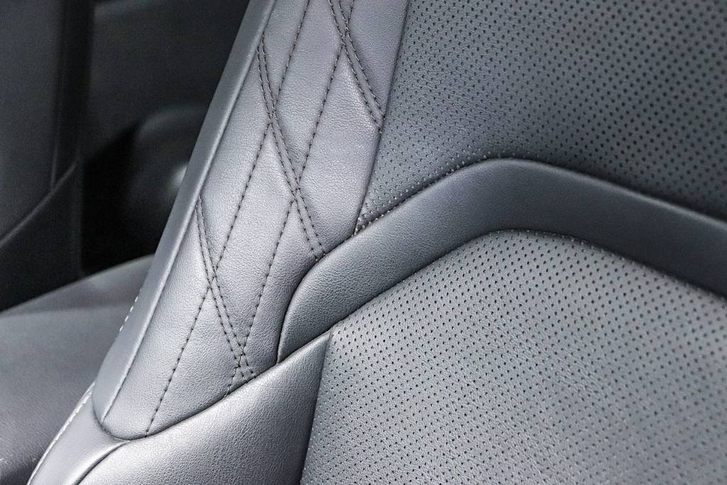 Thumbnail: 2023 Lexus UX - 31