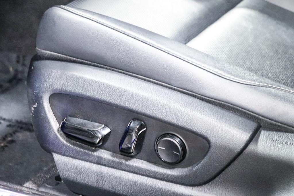 Thumbnail: 2023 Lexus UX - 27