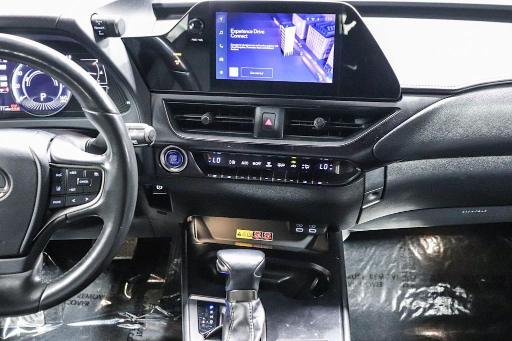 Thumbnail: 2023 Lexus UX - 8
