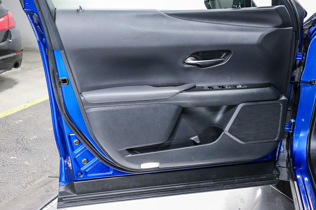Thumbnail: 2023 Lexus UX - 28