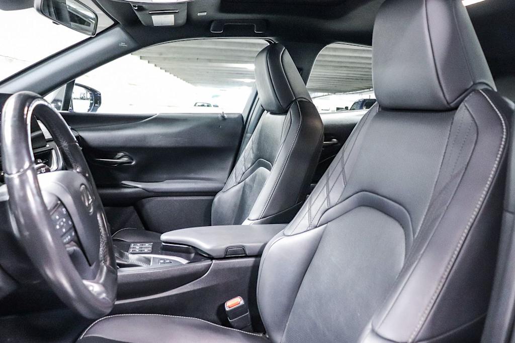 Thumbnail: 2023 Lexus UX - 10