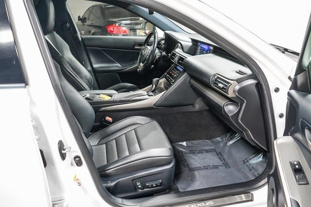 Thumbnail: 2017 Lexus IS - 9