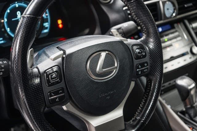 Thumbnail: 2017 Lexus IS - 25