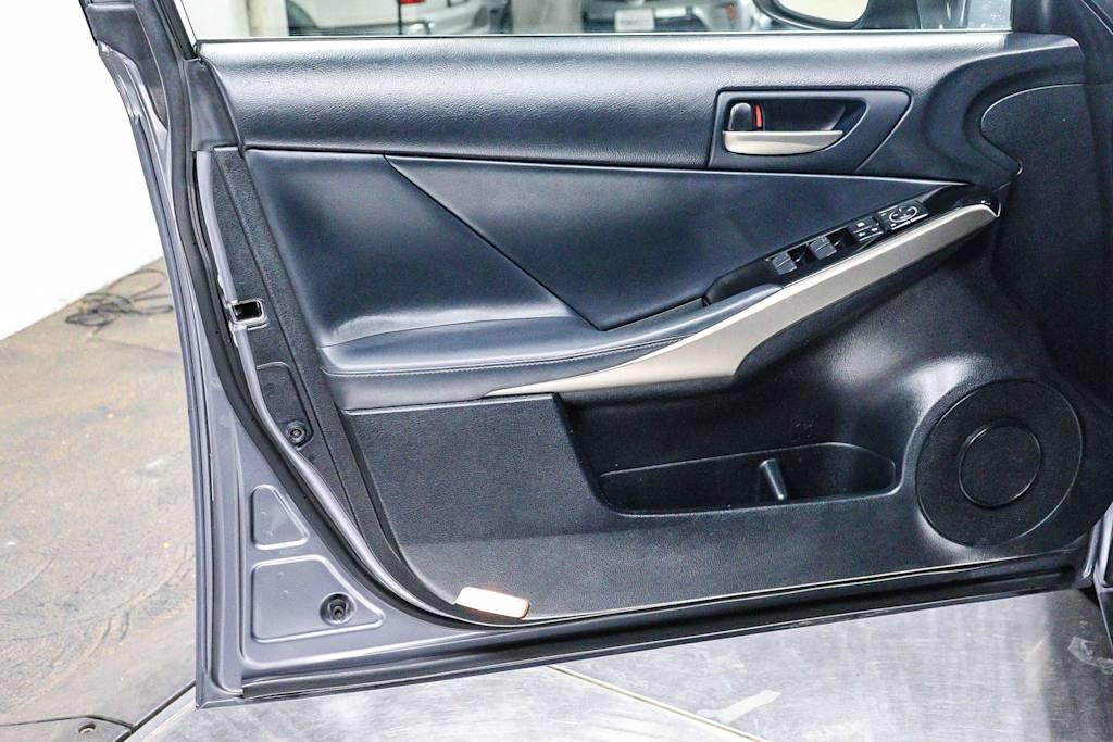 Thumbnail: 2019 Lexus IS - 24
