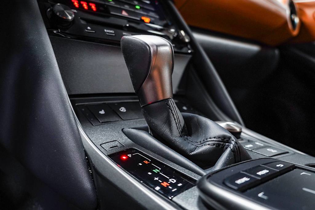 Thumbnail: 2025 Lexus ES - 28