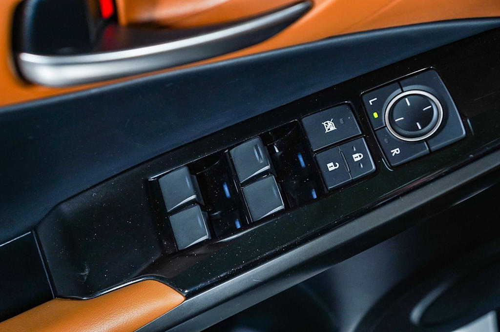 Thumbnail: 2025 Lexus ES - 26