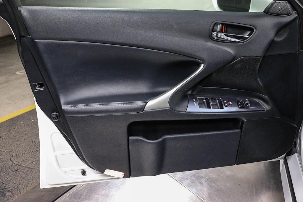 Thumbnail: 2013 Lexus IS - 28