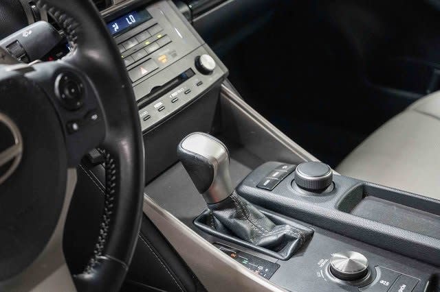 Thumbnail: 2015 Lexus IS - 16