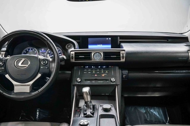 Thumbnail: 2015 Lexus IS - 9