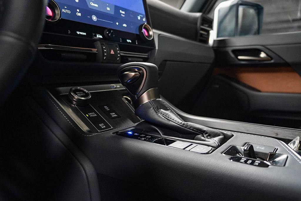 Thumbnail: 2025 Lexus ES - 28