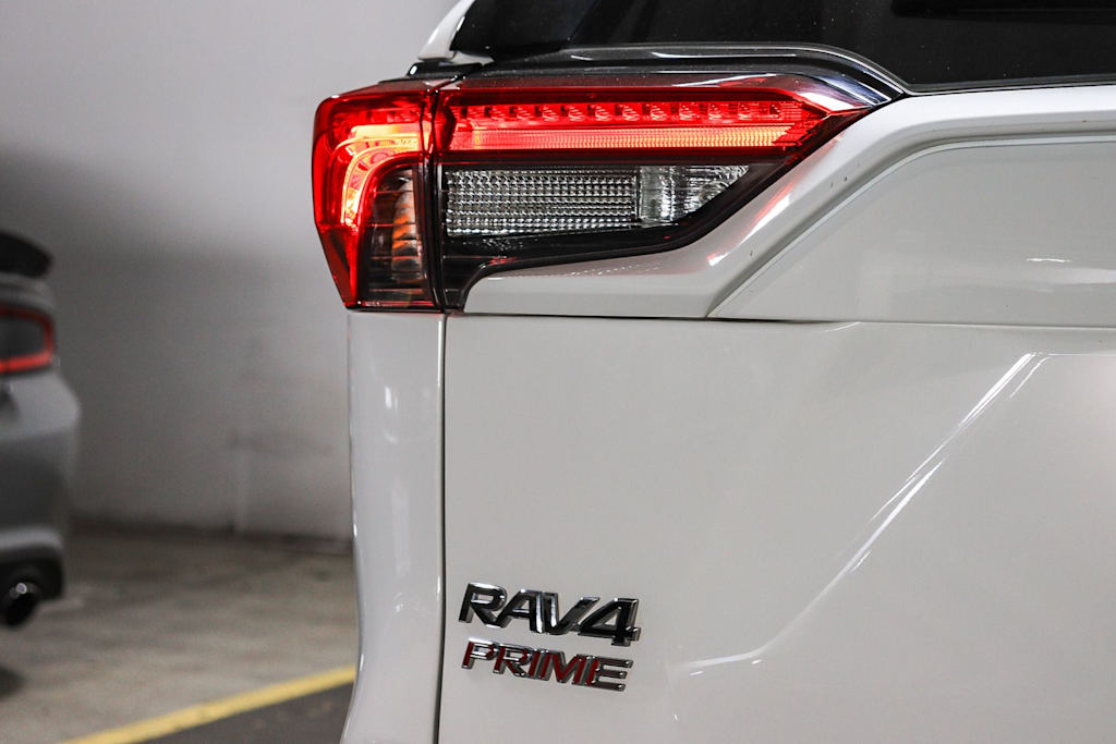Thumbnail: 2021 Toyota RAV4 - 23