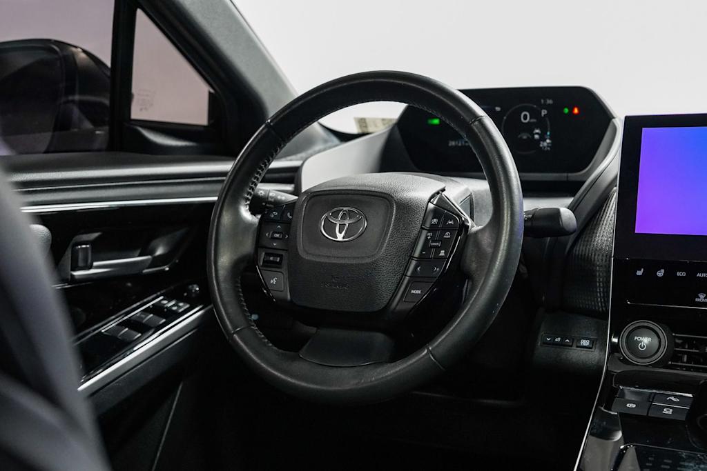 Thumbnail: 2023 Toyota bZ4X - 12