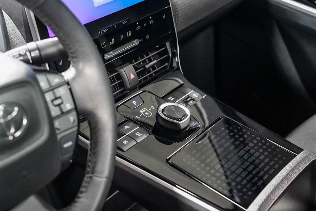 Thumbnail: 2023 Toyota bZ4X - 15