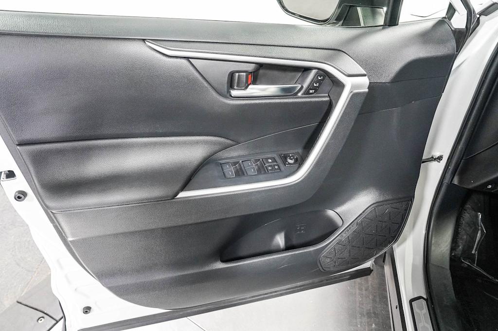 Thumbnail: 2023 Toyota RAV4 - 25