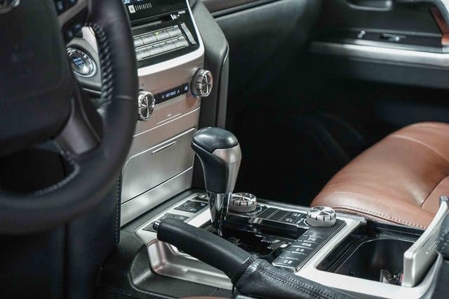 Thumbnail: 2017 Toyota Land Cruiser - 16