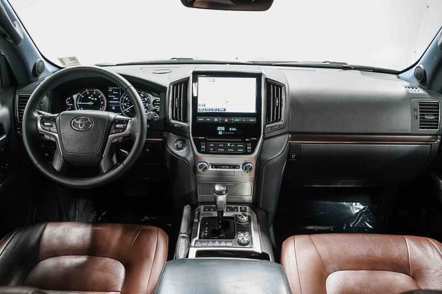 Thumbnail: 2017 Toyota Land Cruiser - 2