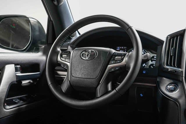 Thumbnail: 2017 Toyota Land Cruiser - 13