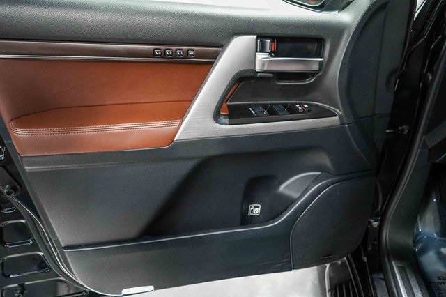 Thumbnail: 2017 Toyota Land Cruiser - 28