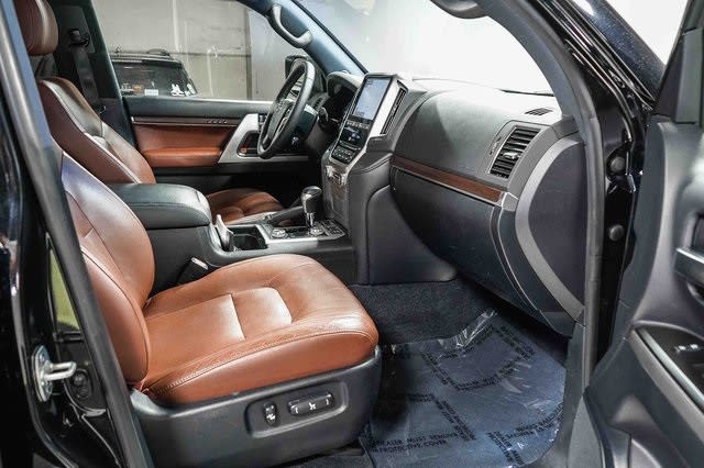 Thumbnail: 2017 Toyota Land Cruiser - 10