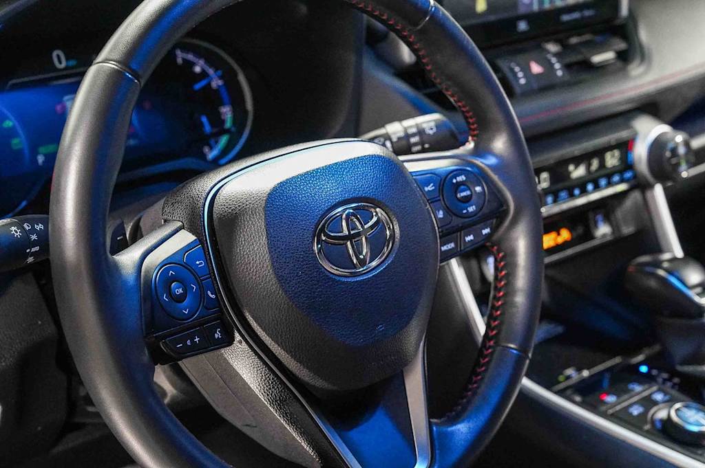 Thumbnail: 2021 Toyota RAV4 - 13