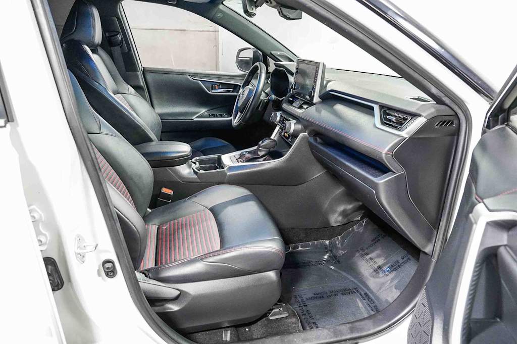Thumbnail: 2021 Toyota RAV4 - 9