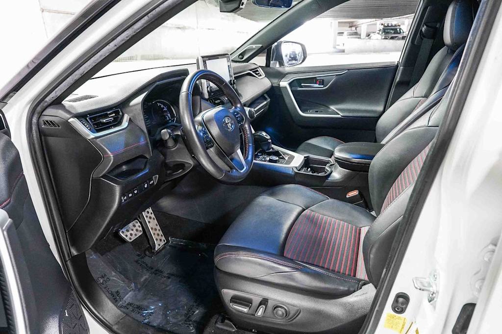 Thumbnail: 2021 Toyota RAV4 - 10