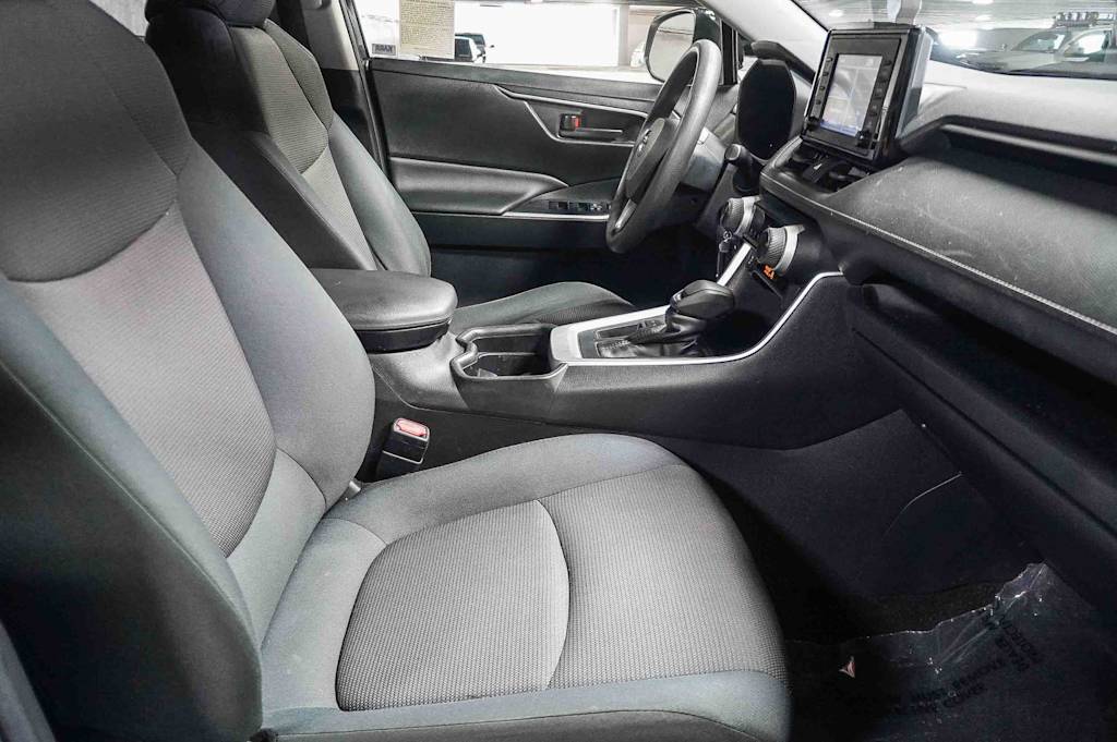 Thumbnail: 2019 Toyota RAV4 - 9
