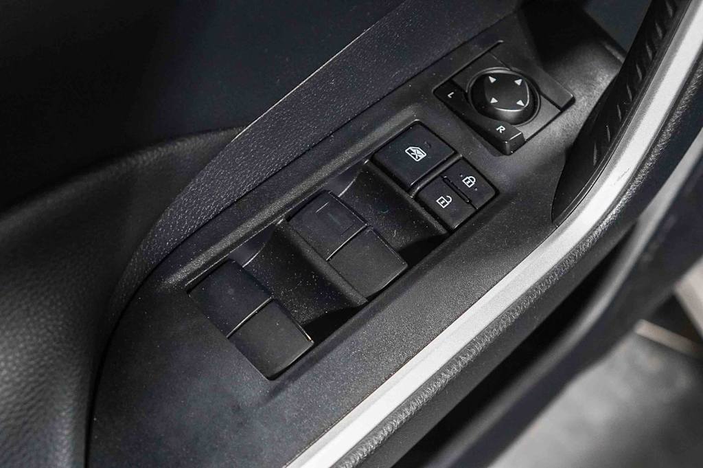 Thumbnail: 2019 Toyota RAV4 - 25
